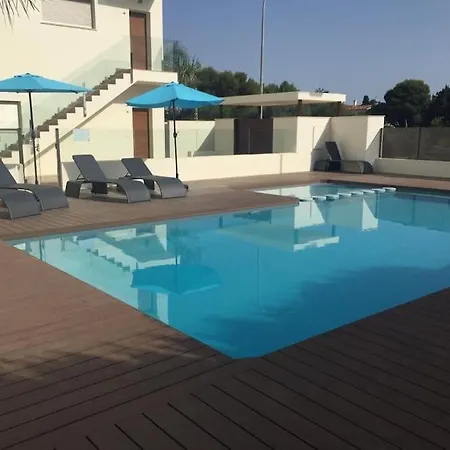 Bajo Con Jardin Con Acceso Directo A La Playa Apartamento