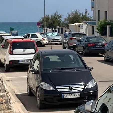 Bajo Con Jardin Con Acceso Directo A La Playa Appartement